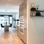 100m2 Luxury Skyscraper With Amazing View Over