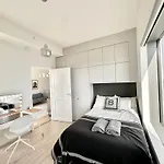 100m2 Luxury Skyscraper With Amazing View Over *