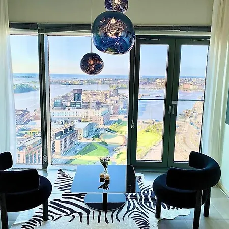 Apartment Luxury Skyscraper With Amazing View Over