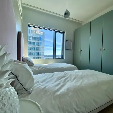 100m2 Luxury Skyscraper With Amazing View Over