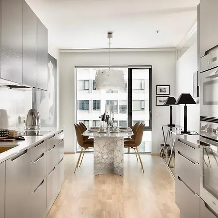 Luxury Skyscraper With Amazing View Over Apartment *