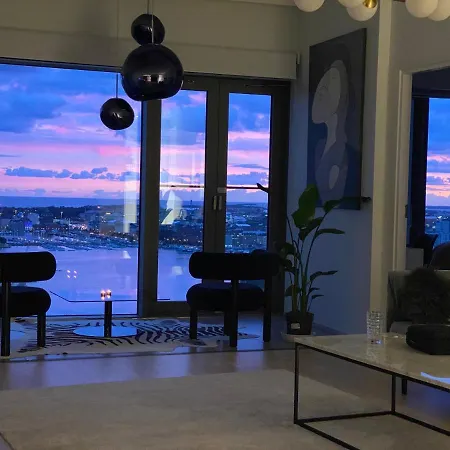 Luxury Skyscraper With Amazing View Over Apartment *