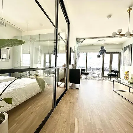 100m2 Luxury Skyscraper With Amazing View Over *