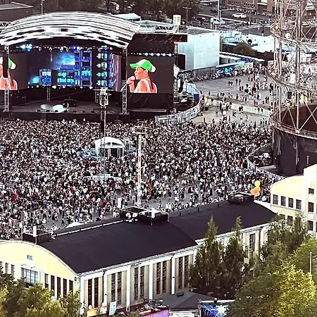 100m2 Luxury Skyscraper With Amazing View Over