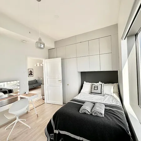 100m2 Luxury Skyscraper With Amazing View Over *