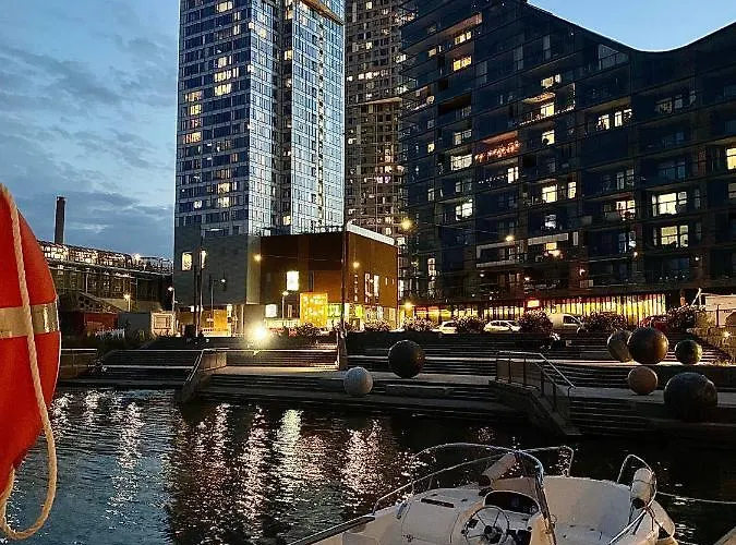 100m2 Luxury Skyscraper With Amazing View Over *