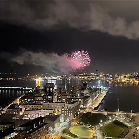 100m2 Luxury Skyscraper With Amazing View Over Huoneisto Helsinki